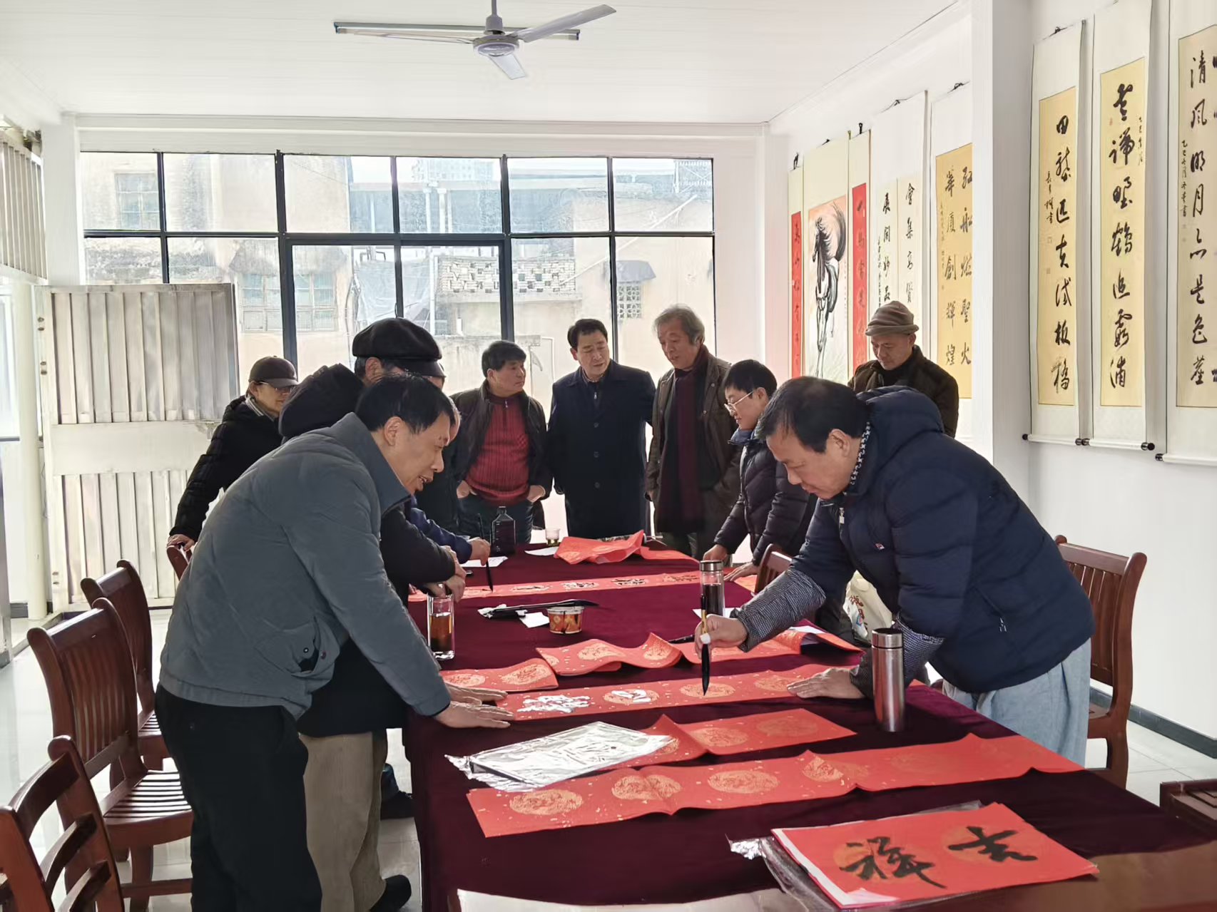 策马迎春 阅享新年 浠水县开展新春撰联送福公益活动 500余幅墨宝赠市民