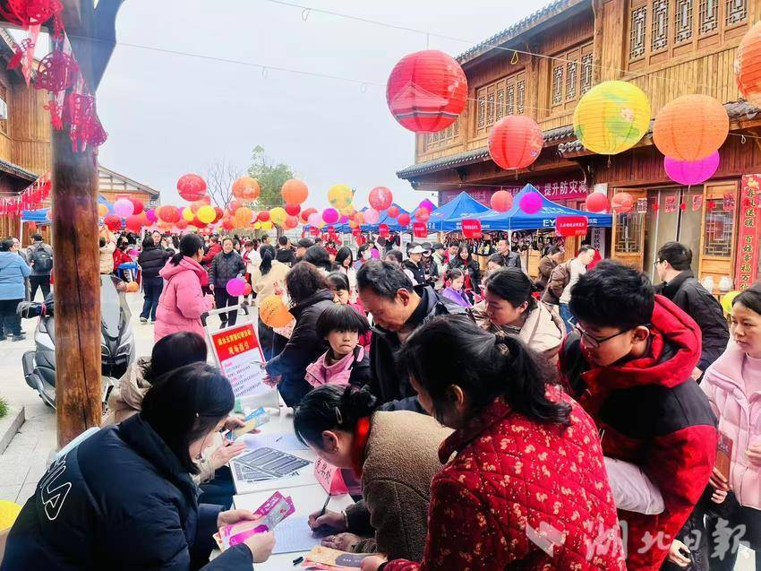 书香闹元宵活动持续升温 玉台丹井赏灯猜谜年味浓